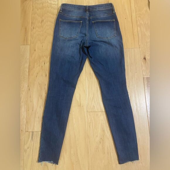 Universal Thread high rise distressed/deconstructed jegging in size 4/27R - Picture 5 of 14